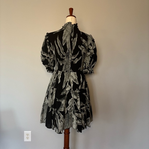 Elliatt Natalie los smocked black floral print dress - Size M - Picture 5 of 6